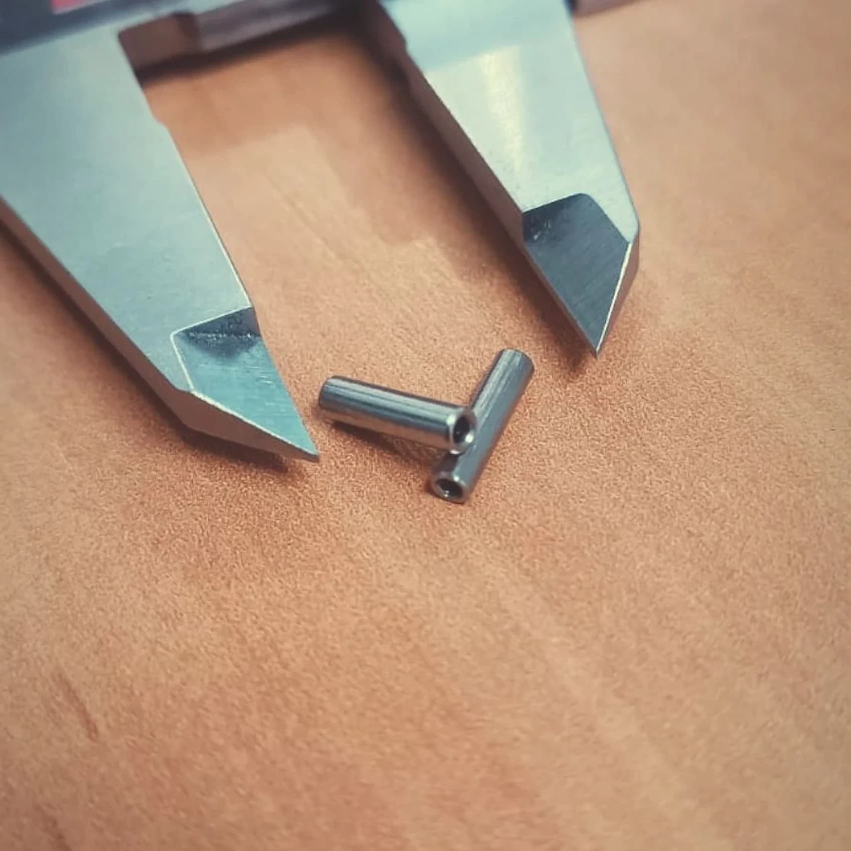 Quality control of a machined part with a caliper at SRF Mecadvance